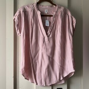 NWT GAP top